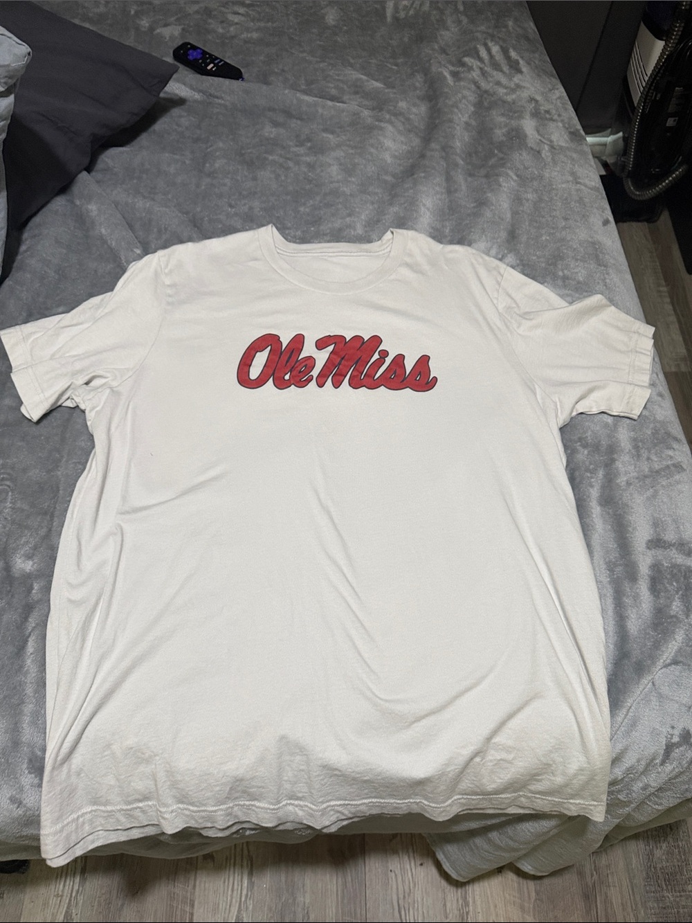 Light gray Ole Miss men’s XL Short-Sleeve Crewneck T-Shirt